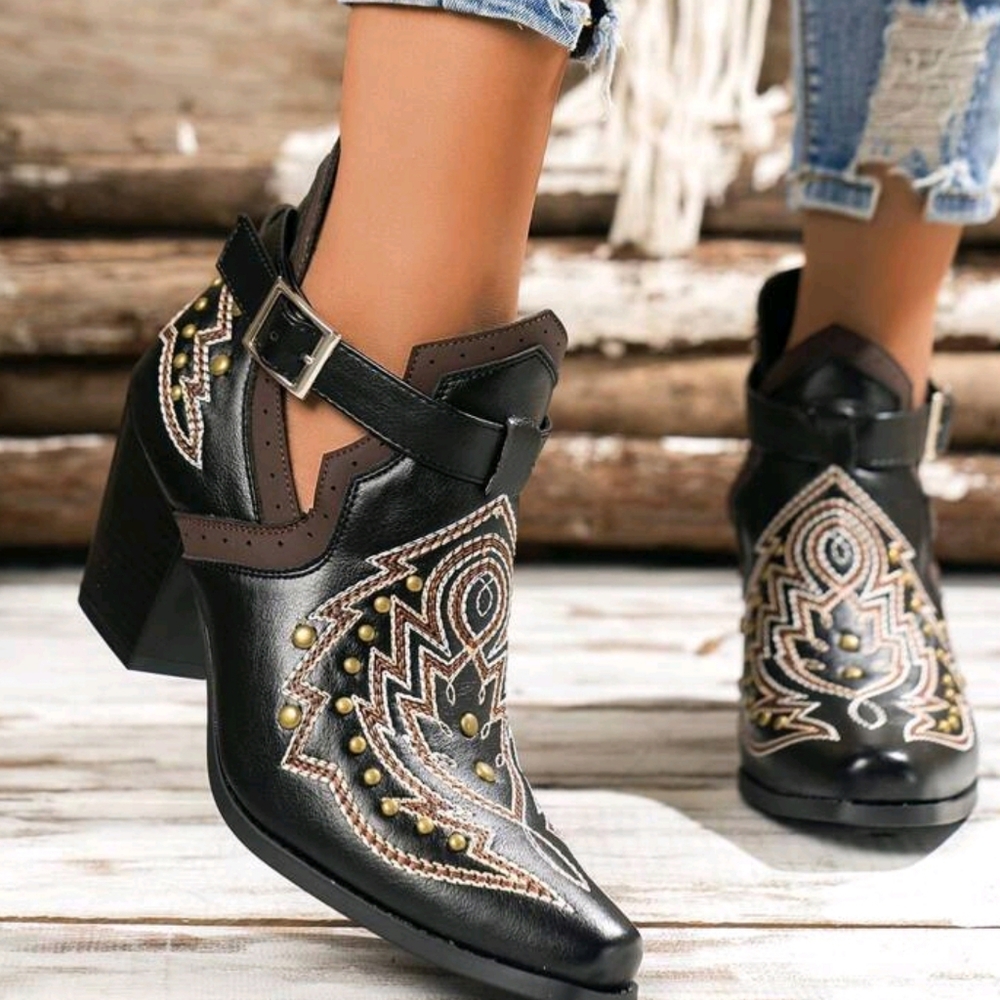 Women's Fashionable Punk Embroidered Short Western Boots - Picture 4 of 5